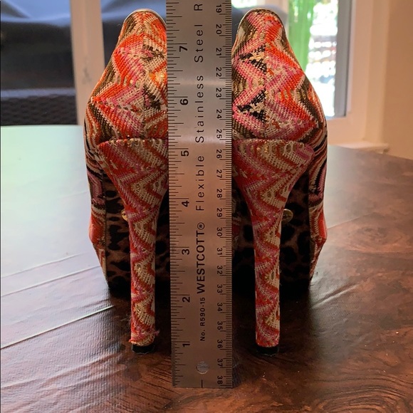 Get your glam on platform shoes by Betsy Johnson - Picture 2 of 6